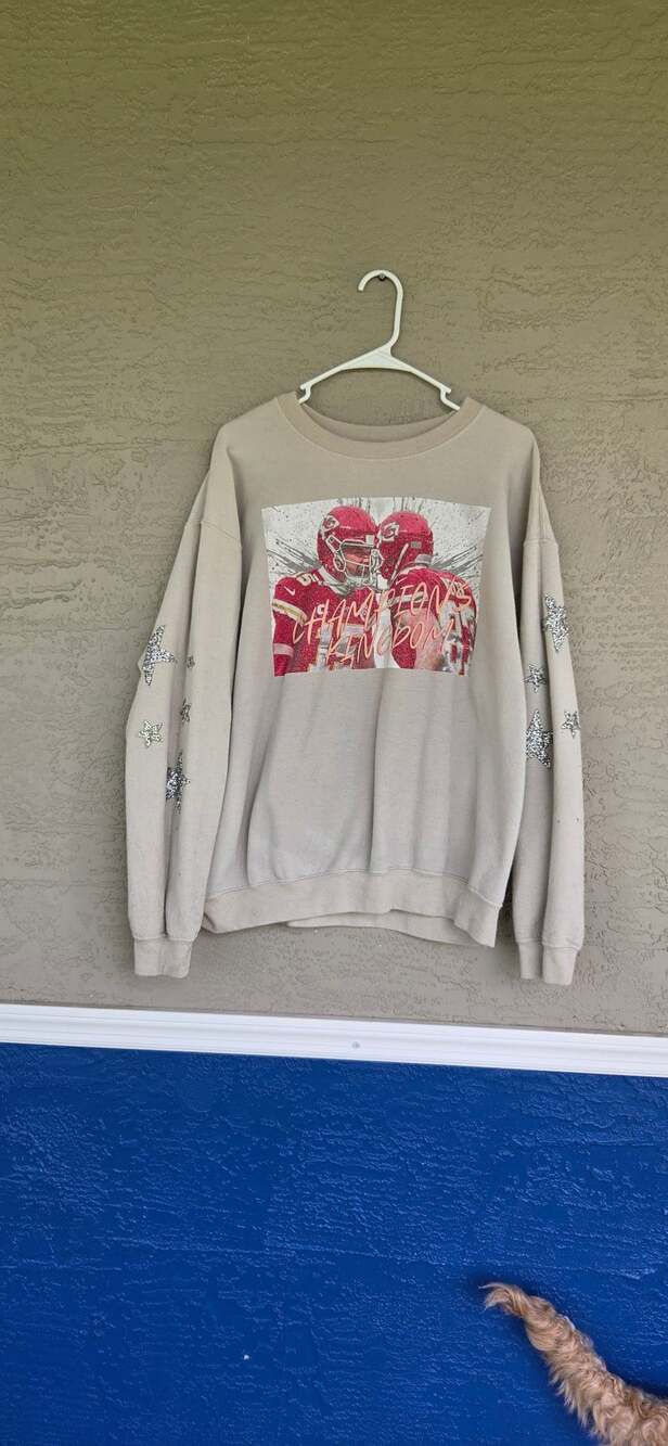 Gildan Chiefs Kingdom Football Sweatshirt Size L Glitter Star Sleeves